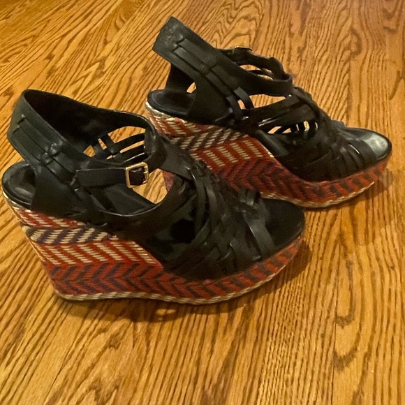 Gorgeous Tory Burch platform. - Picture 2 of 10